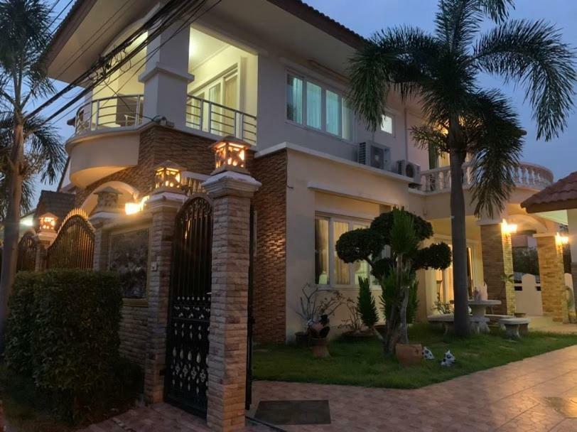 Yoch Pool Villa Pattaya Eksteriør bilde